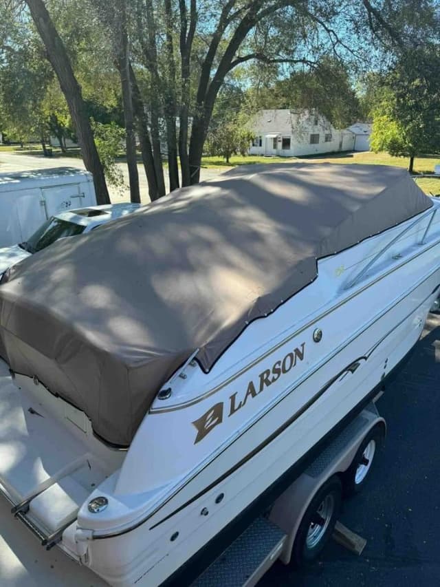 Custom tan boat cover on a Larson cruiser